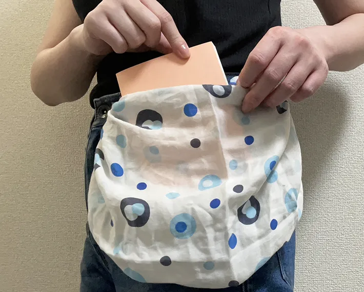 単行本を入れる写真（撮影：grapeライフハック編集部）