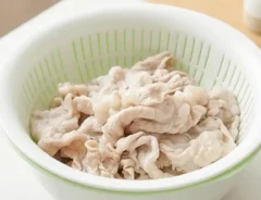ゆでた豚肉の写真（画像提供：沖多恵子）