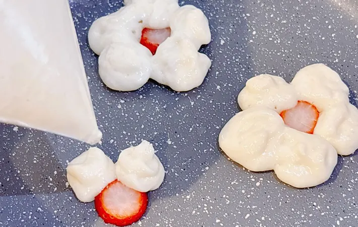 『お花パンケーキ』を作る写真（撮影：キジカク）