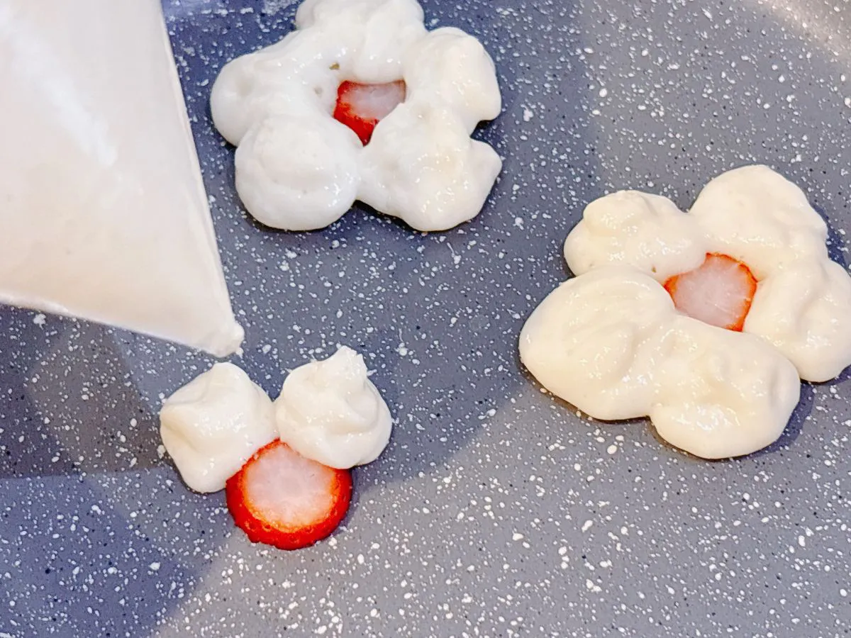 『お花パンケーキ』を作る写真(撮影:キジカク)