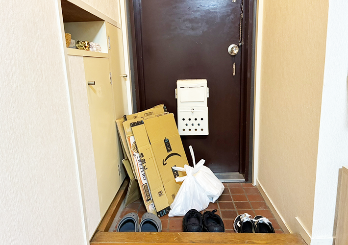 ゴミ整理でブックエンドを活用する写真（撮影：grapeライフハック編集部）