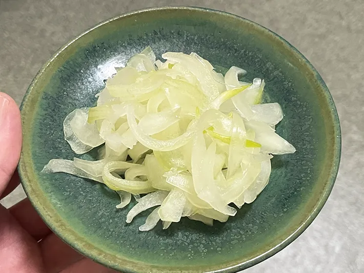 塩揉みしたタマネギの写真（撮影：grapeフード編集部）