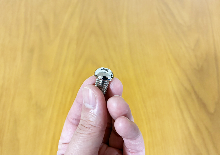 ネジ型ネオジムマグネットの写真（撮影：grapeライフハック編集部）