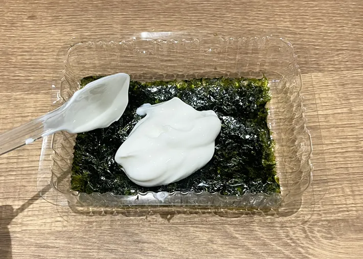 ギリシャヨーグルトを倍量のせた韓国海苔の写真（撮影：grapeフード編集部）