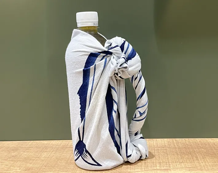 完成したペットボトルカバーの写真（撮影：grapeライフハック編集部）