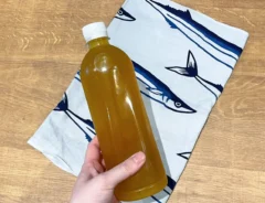 手ぬぐいとペットボトルの写真（撮影：grapeライフハック編集部）