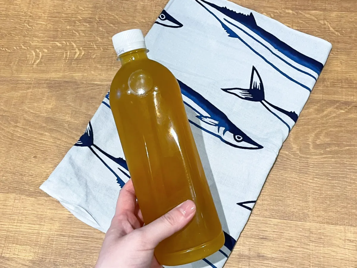 手ぬぐいとペットボトルの写真（撮影：grapeライフハック編集部）