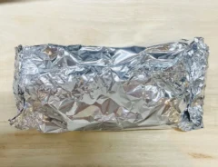 アルミホイルで包んだアスパラガスの写真（画像提供：沖多恵子）