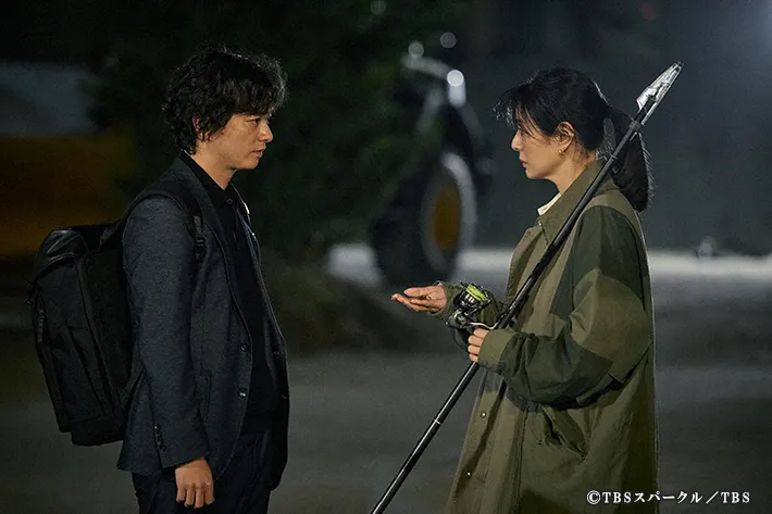 『田鎖ブラザーズ』に出演する染谷将太さんと仙道敦子さんが写る場面写真