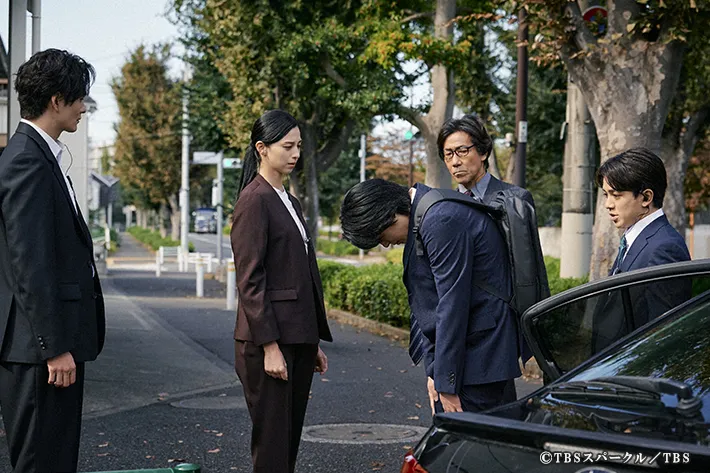 『田鎖ブラザーズ』に出演する中条あやみさんと松本大輝さんが写る場面写真