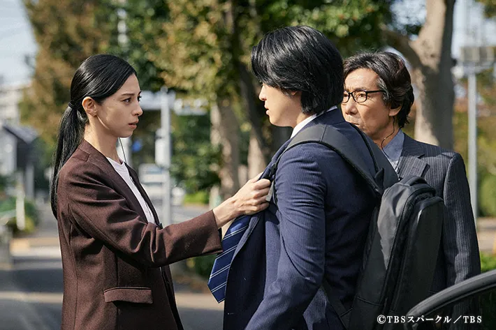 『田鎖ブラザーズ』に出演する中条あやみさんと松本大輝さんが写る場面写真