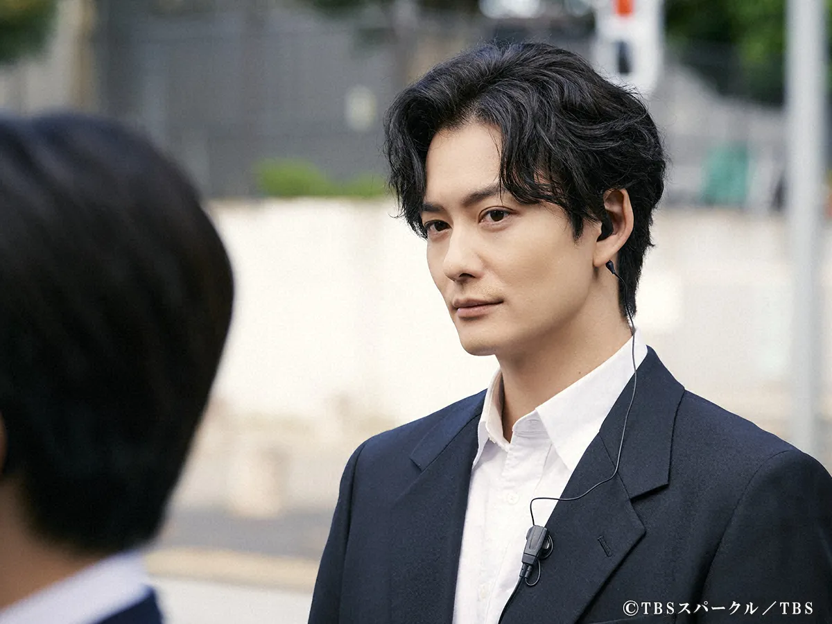 『田鎖ブラザーズ』に出演する岡田将生さんが写る場面写真