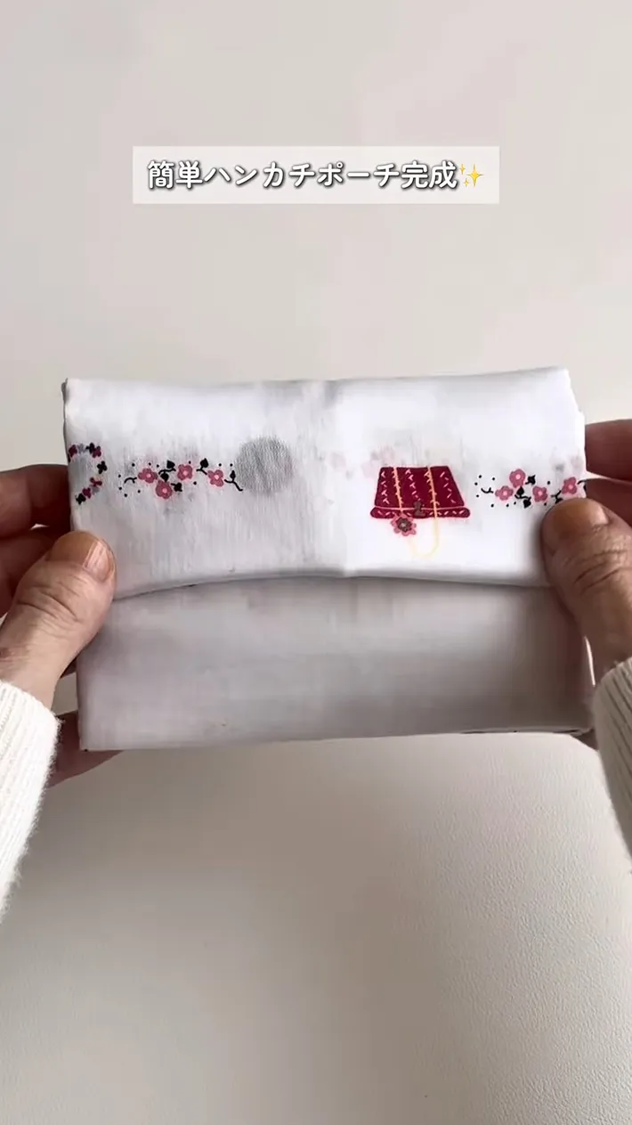 ハンカチを生かして作ったミニポーチ