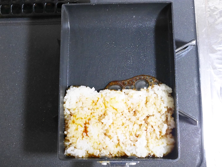 焼き肉のたれをかけたごはん（撮影：grapeフード編集部）