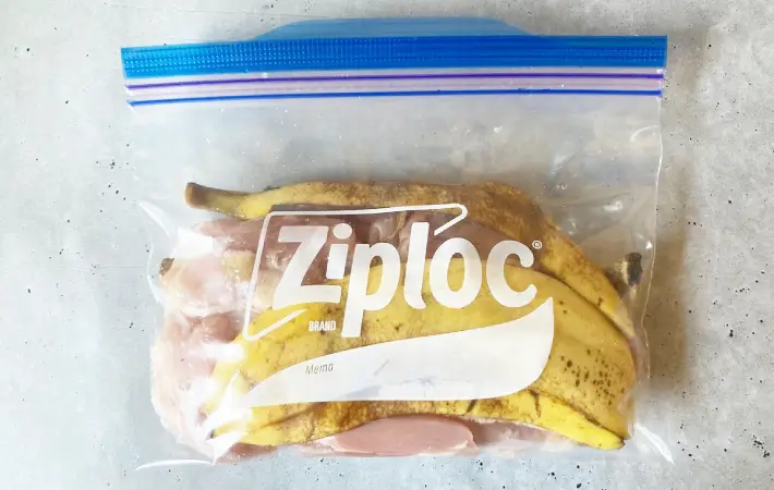 鶏肉をバナナの皮で包んだ画像（撮影：エニママ）