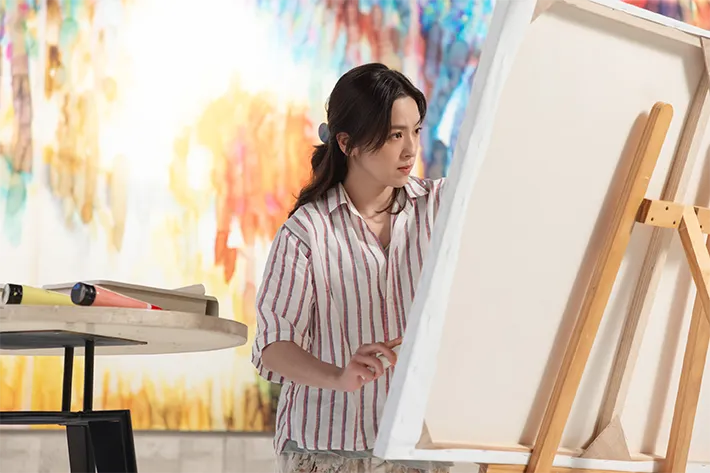 『リボーン ～最後のヒーロー～』に出演する中村アンさんが写る場面写真
