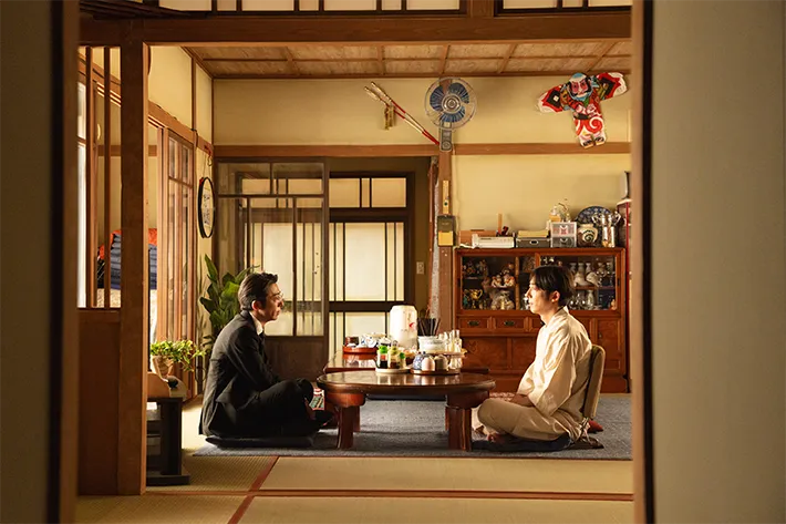 『リボーン ～最後のヒーロー～』に出演する高橋一生さんが写る場面写真