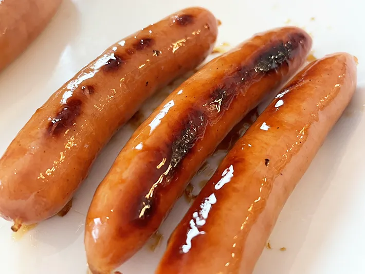 焼き上がったウインナーのアップ写真（撮影：grapeフード編集部）