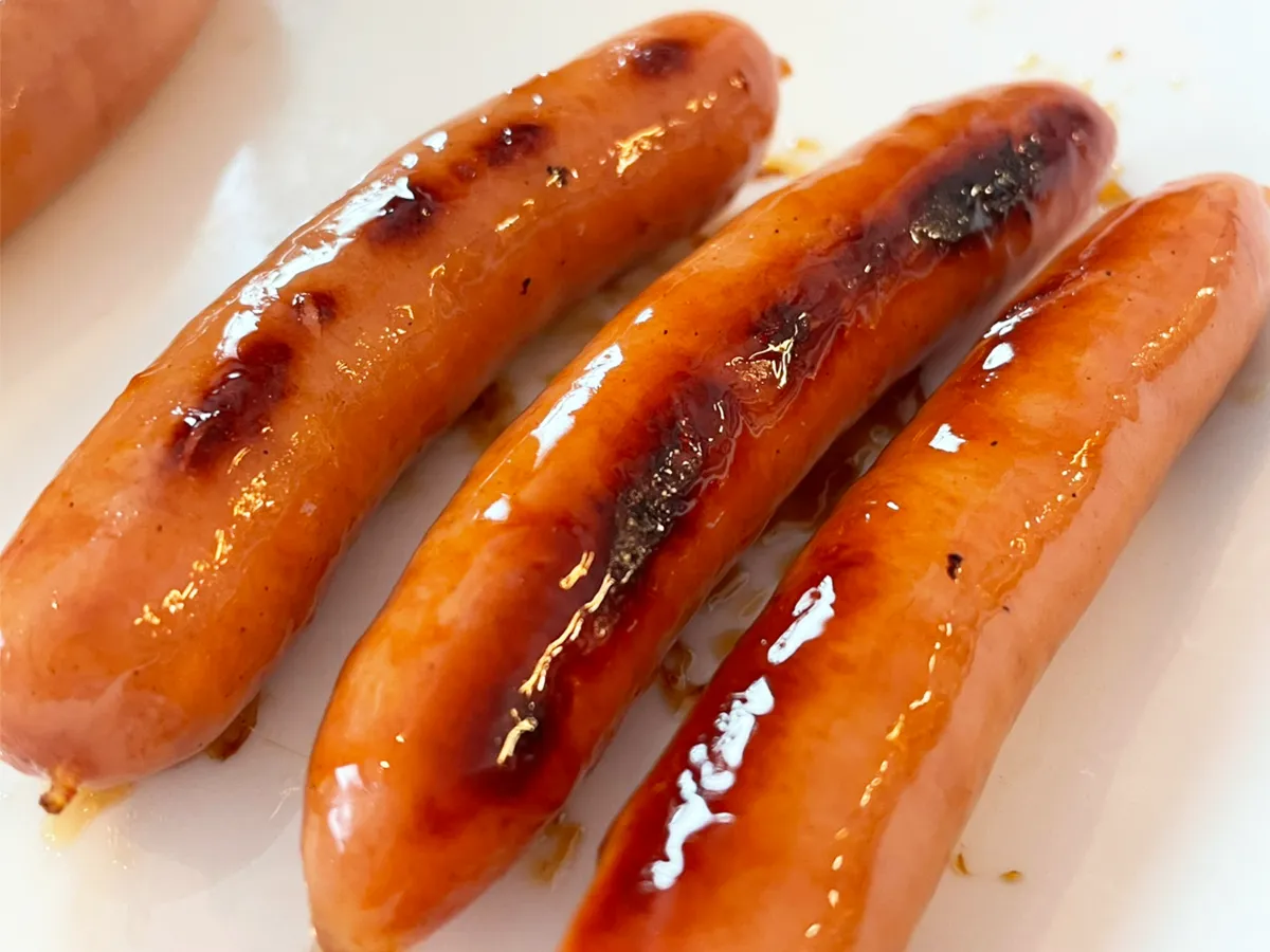焼き上がったウインナーのアップ写真（撮影：grapeフード編集部）