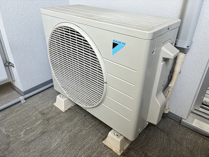ベランダの室外機（撮影：grapeライフハック編集部）