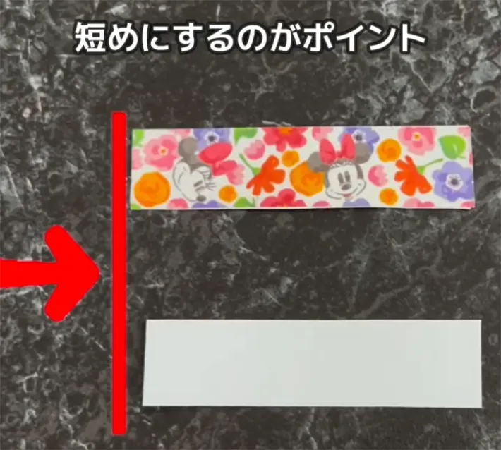 カットしたクリアファイルを2個並べた画像