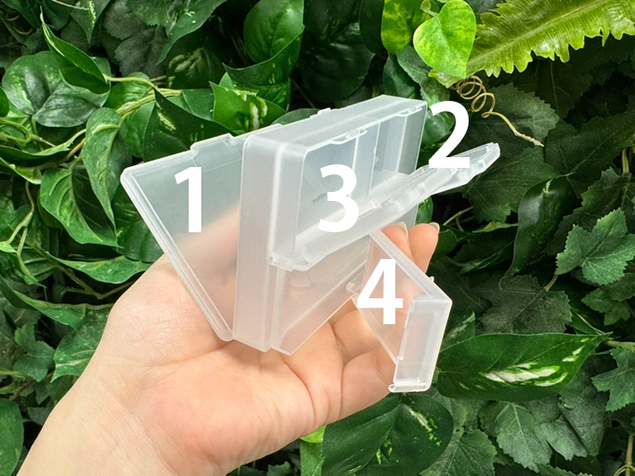 ダイソーの両面収納小物ケース4つのポケット（撮影：grapeライフハック編集部）