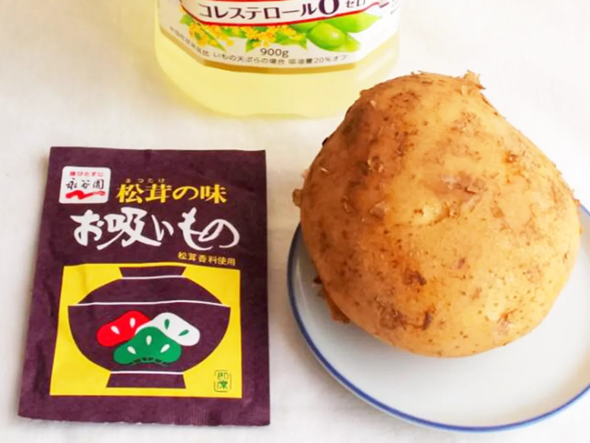 『待つだけでやみつきポテト和え』を作る写真（撮影：キジカク）