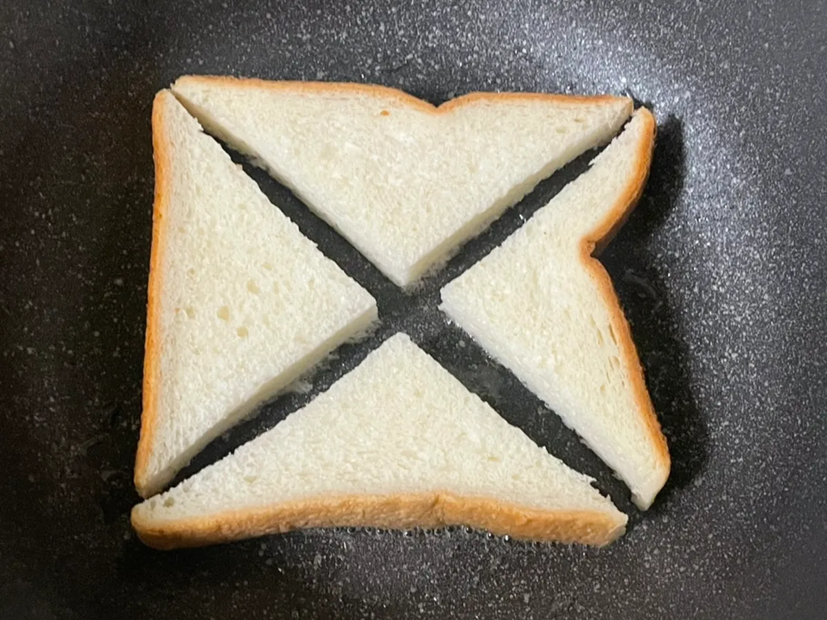 4等分にした食パンの写真(撮影:grapeフード編集部)