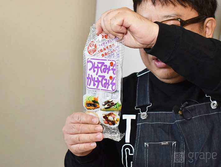 調味料を紹介する天野ひろゆきさん（撮影：grapeフード編集部）
