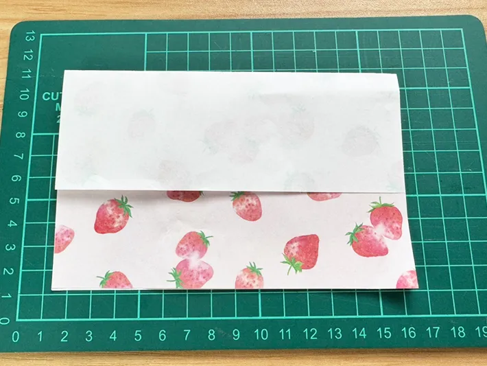 余分なところを切る（撮影：grapeライフハック編集部）