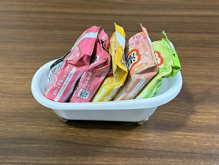 入浴剤を入れたバスタブのミニチュア（撮影：grapeライフハック編集部）