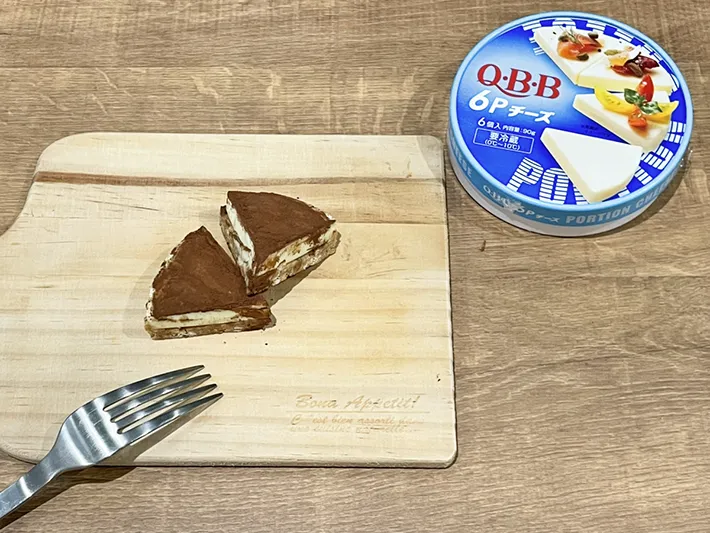 『6pチーズ』を使ったティラミス風ケーキの写真（撮影：grapeフード編集部）