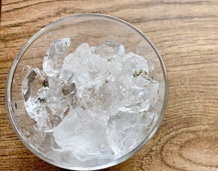 氷の入ったグラス