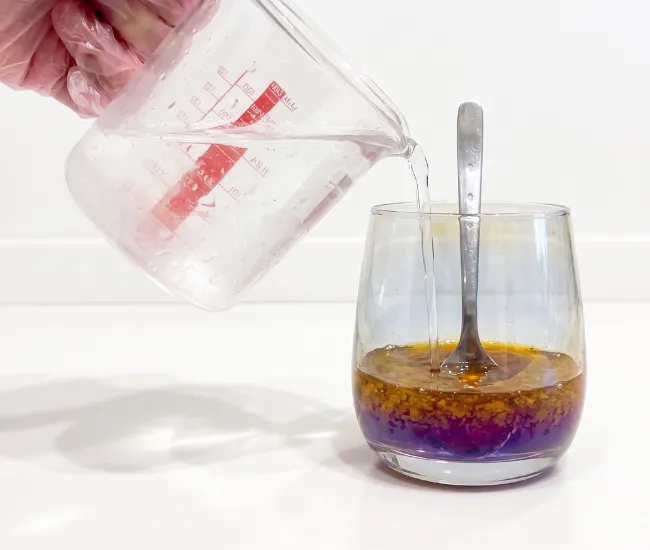 水を注いだ様子（撮影：grapeフード編集部）