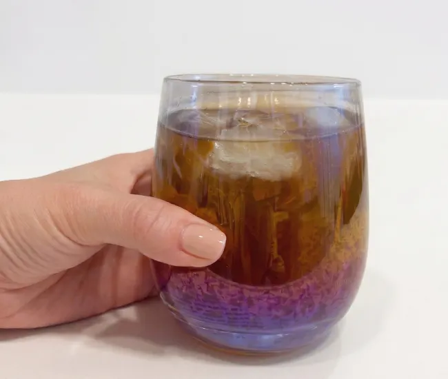 完成した麦茶風ドリンク（撮影：grapeフード編集部）