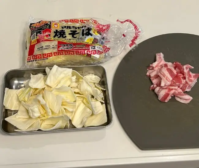 焼きそばの材料（撮影：grapeフード編集部）