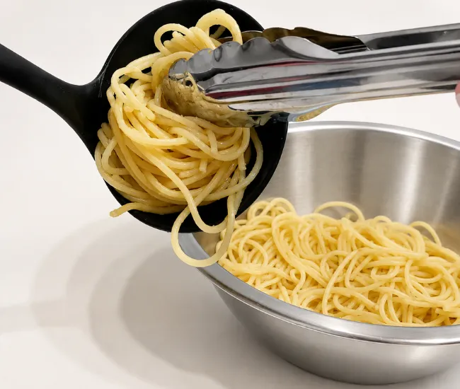 パスタを巻いている様子（撮影：grapeフード編集部）