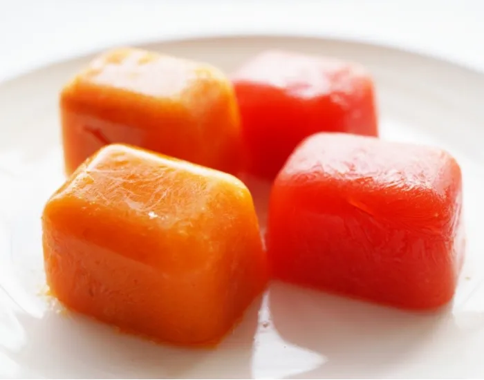 製氷皿で凍らせた野菜