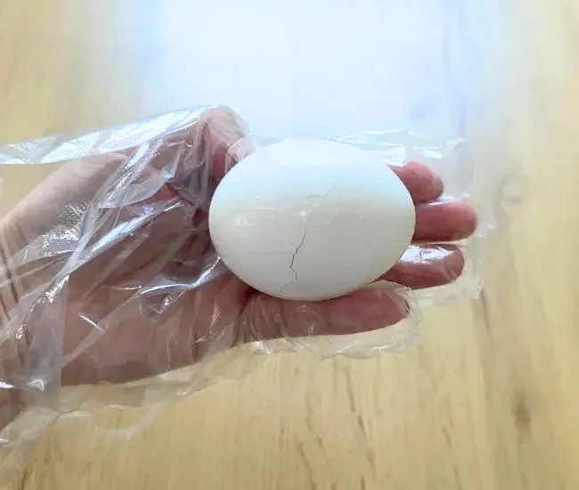 ヒビが入った様子（撮影：grapeフード編集部）