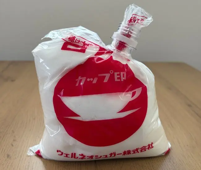袋にペットボトルを装着した様子（撮影：grapeライフハック編集部）