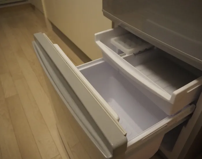冷蔵庫の引き出しを開けた様子