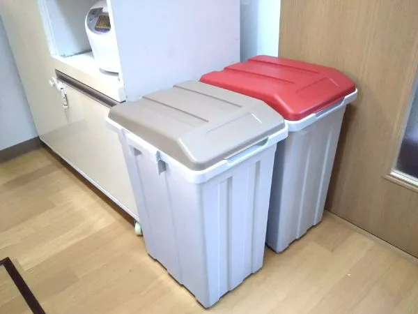 キッチンに置かれたゴミ箱