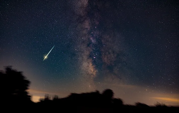 2026年のみずがめ座η流星群のピークは5月6日！