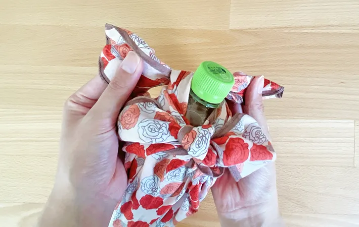 ペットボトルホルダーの手順写真（撮影：grapeライフハック編集部）