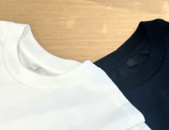 白いティーシャツと黒いティーシャツ