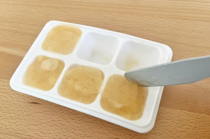 ジャム氷を取り出す写真（撮影：grapeフード編集部）