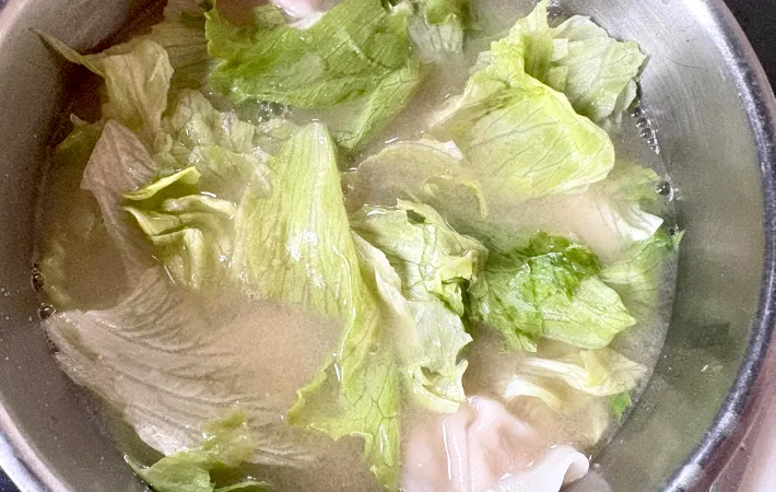 味噌とレタスを加えた画像（撮影：エニママ）