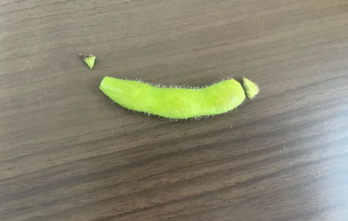 枝豆の両端を切った画像（撮影：エニママ）