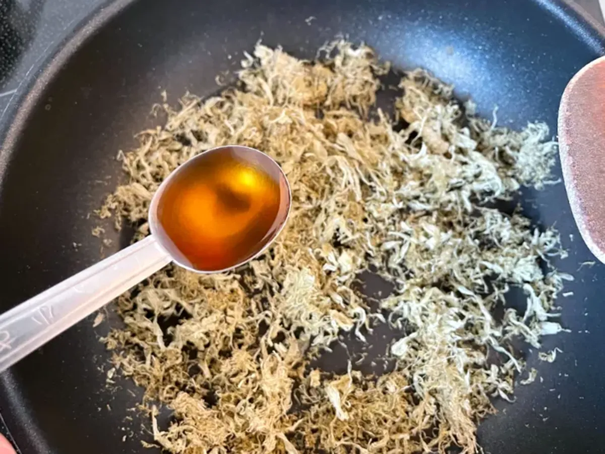 とろろ昆布とごま油の画像（撮影：エニママ）