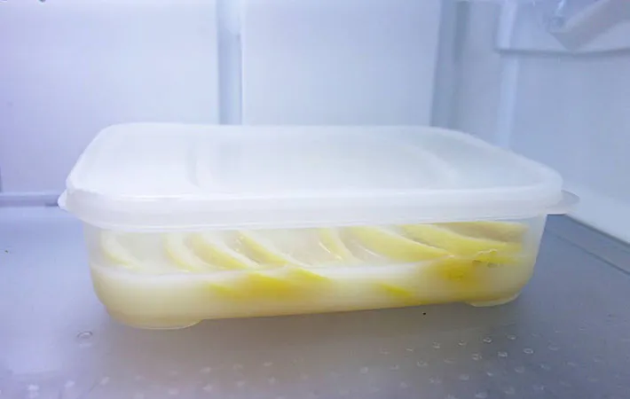 冷蔵庫で漬けている画像（撮影:エニママ）